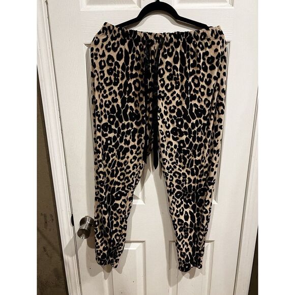 Betsey‎ Johnson Animal Print Cheetah Print Medium Pajama Set - Picture 4 of 4